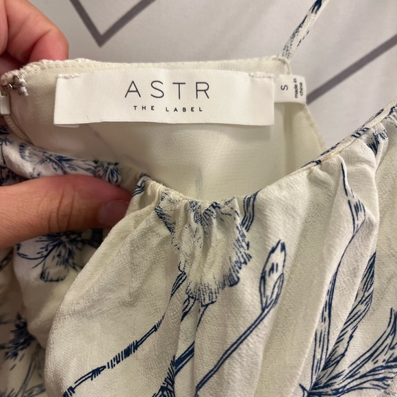 ASTR summer dress, size SM, worn once on vacation! Excellent condition. - Picture 5 of 6
